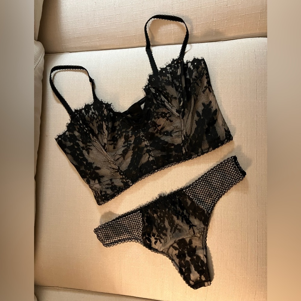 NWT Victoria Secret Lace corset and matching lace thong